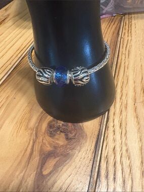 DaVinci Silver-Tone Bangle with Royal Blue Faceted Center Bead